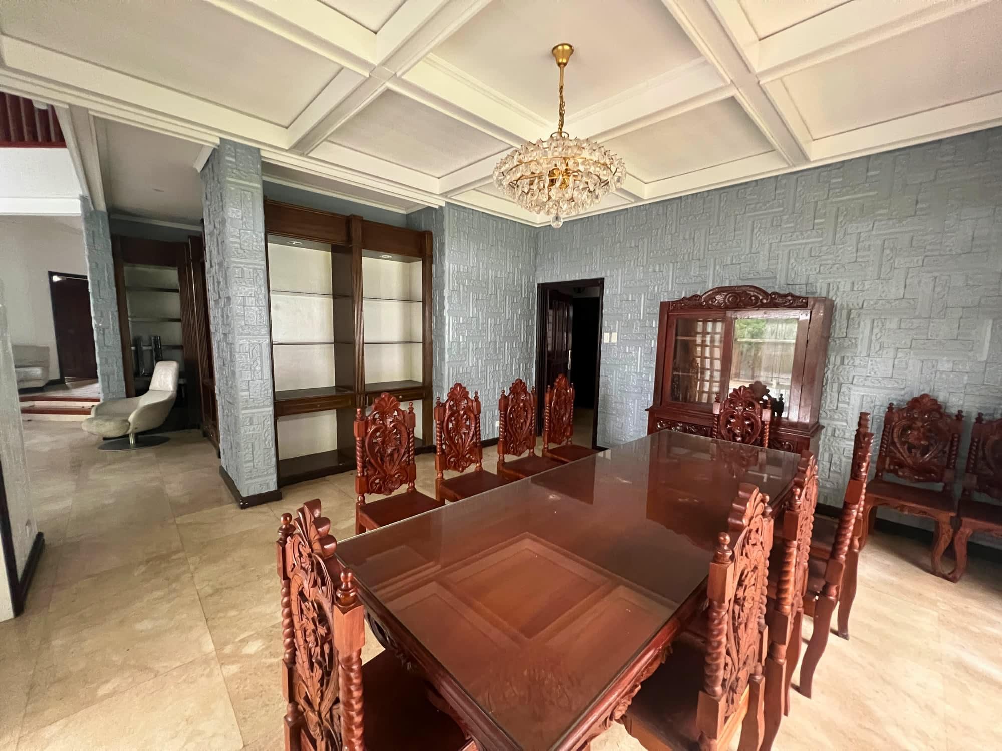 6-Bedroom House in Ayala Alabang for Rent - Image 3