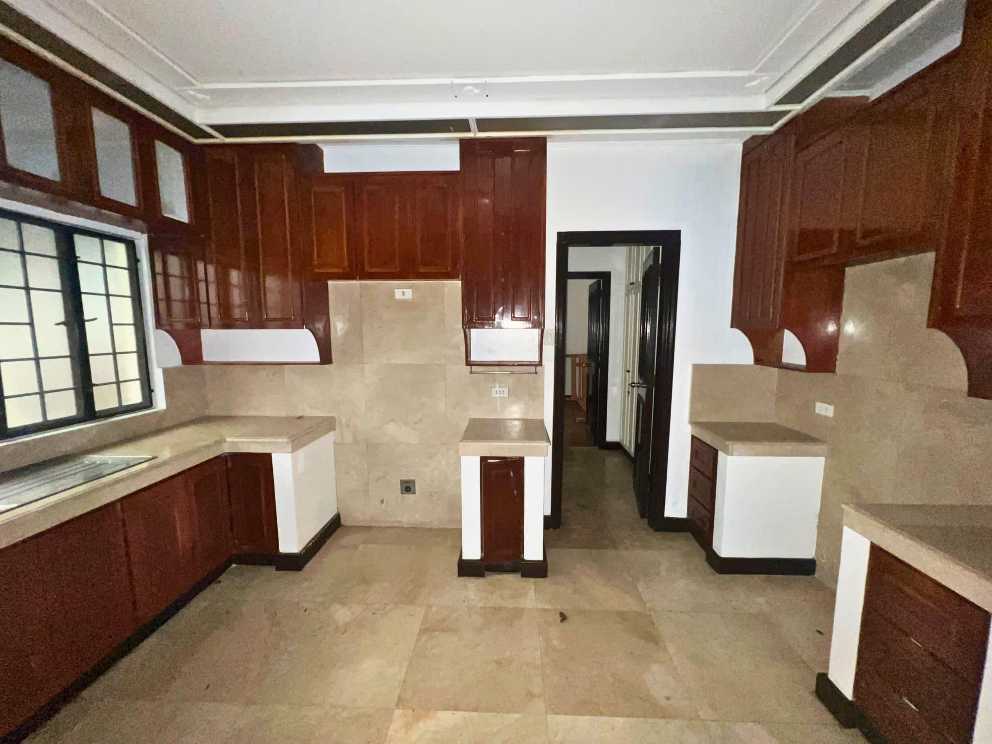 6-Bedroom House in Ayala Alabang for Rent - Image 5