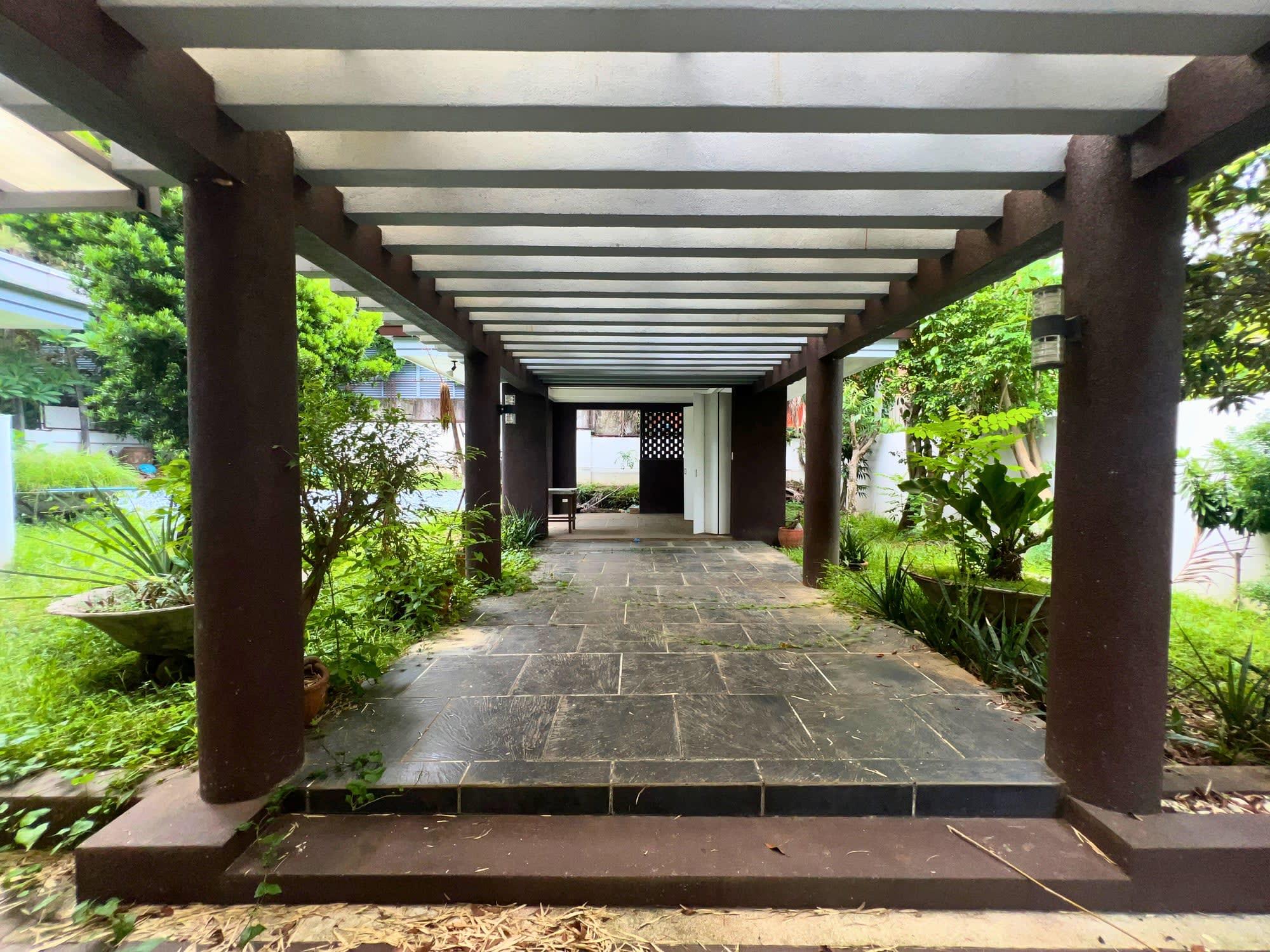 6-Bedroom House in Ayala Alabang for Rent - Image 6
