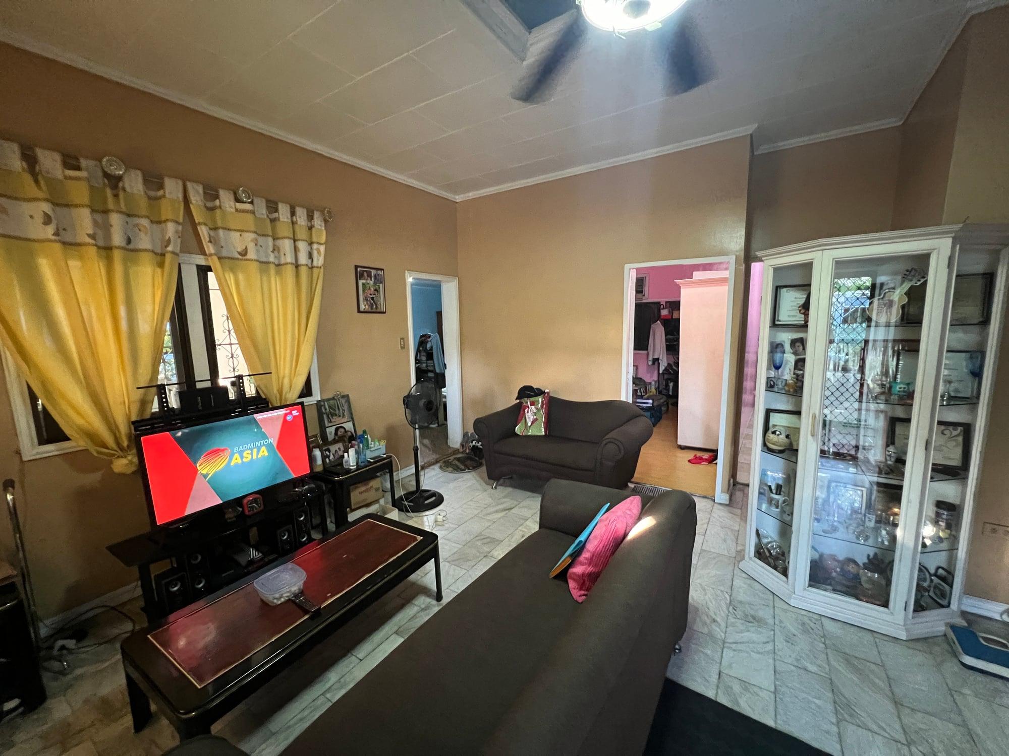 3 Bedroom Bungalow House and Lot for Sale in Pulang Lupa Dos, Las Pinas City - Image 8