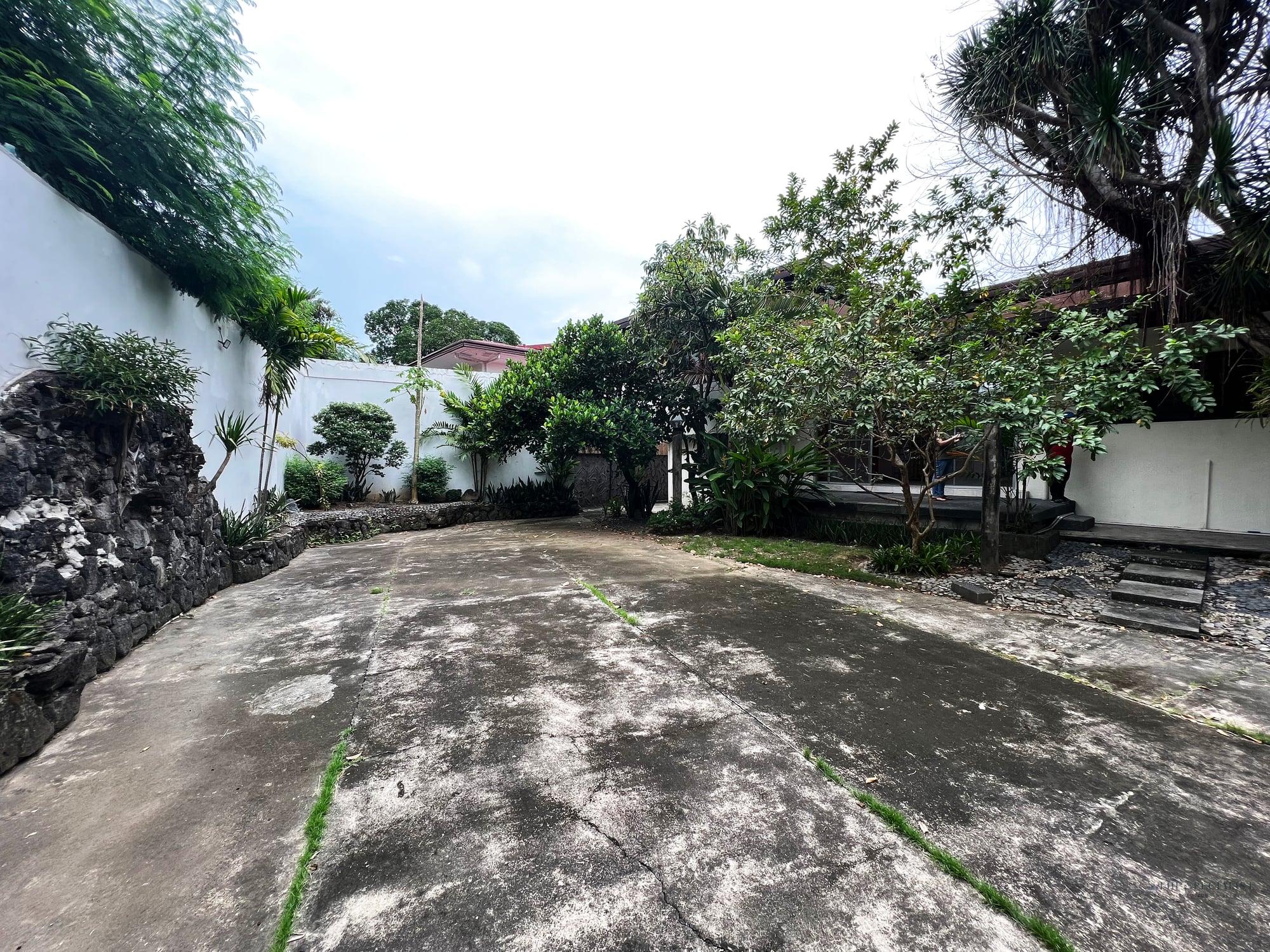 FOR RENT | 5-Bedroom House in Merville Park Subdivision - Image 2