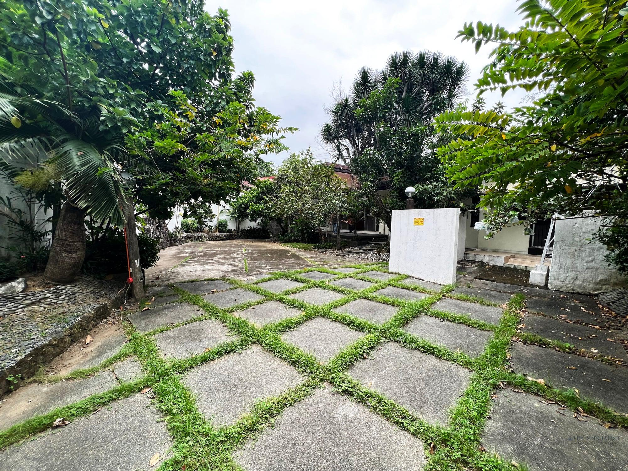 FOR RENT | 5-Bedroom House in Merville Park Subdivision - Image 3