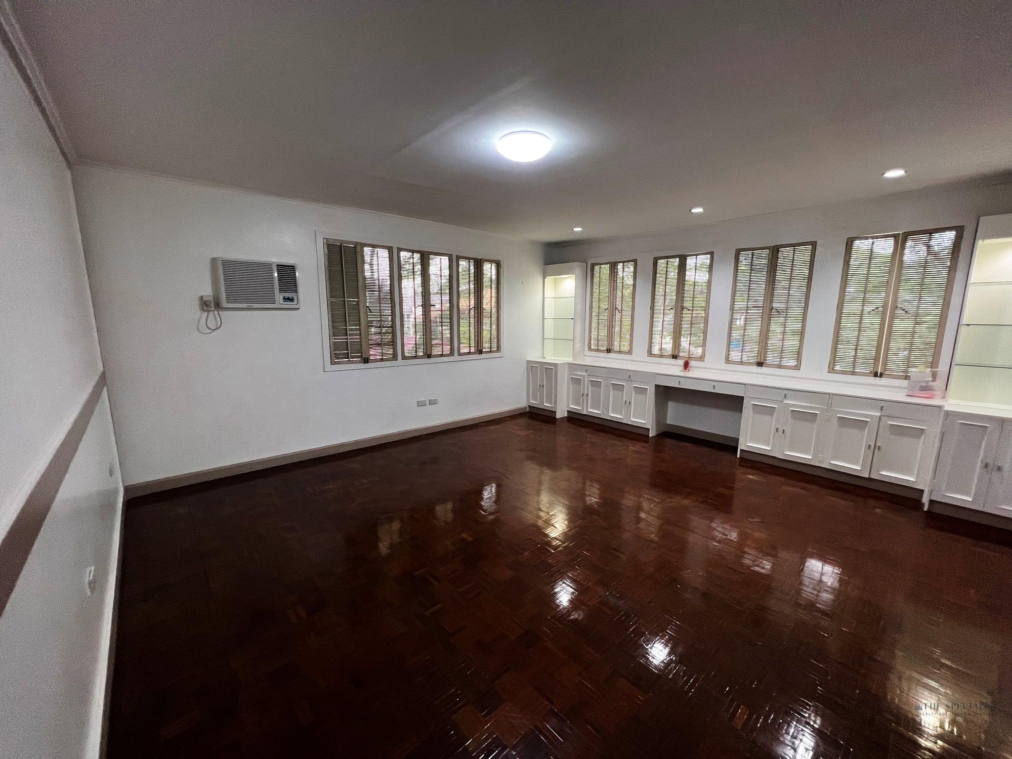 FOR RENT | 5-Bedroom House in Merville Park Subdivision - Image 4