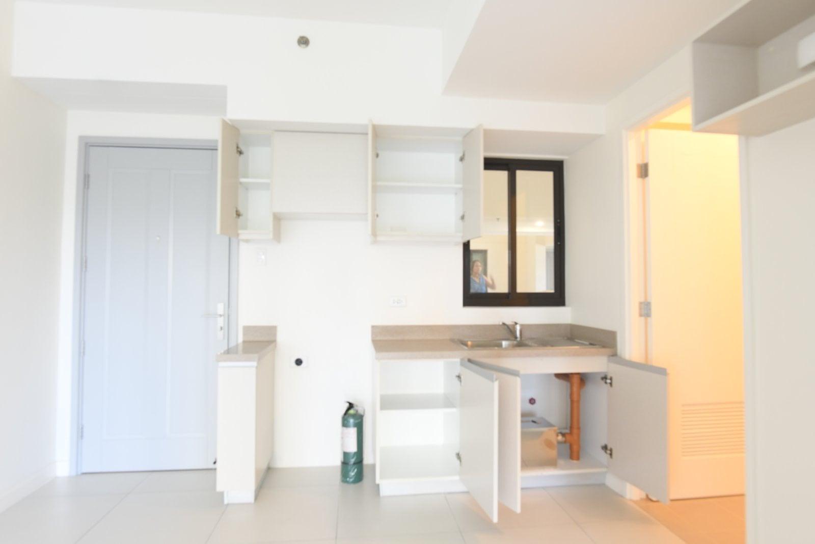 2BR Prime Condo Unit in Fordham Tower, Eastbay Residences, Muntinlupa - Image 4