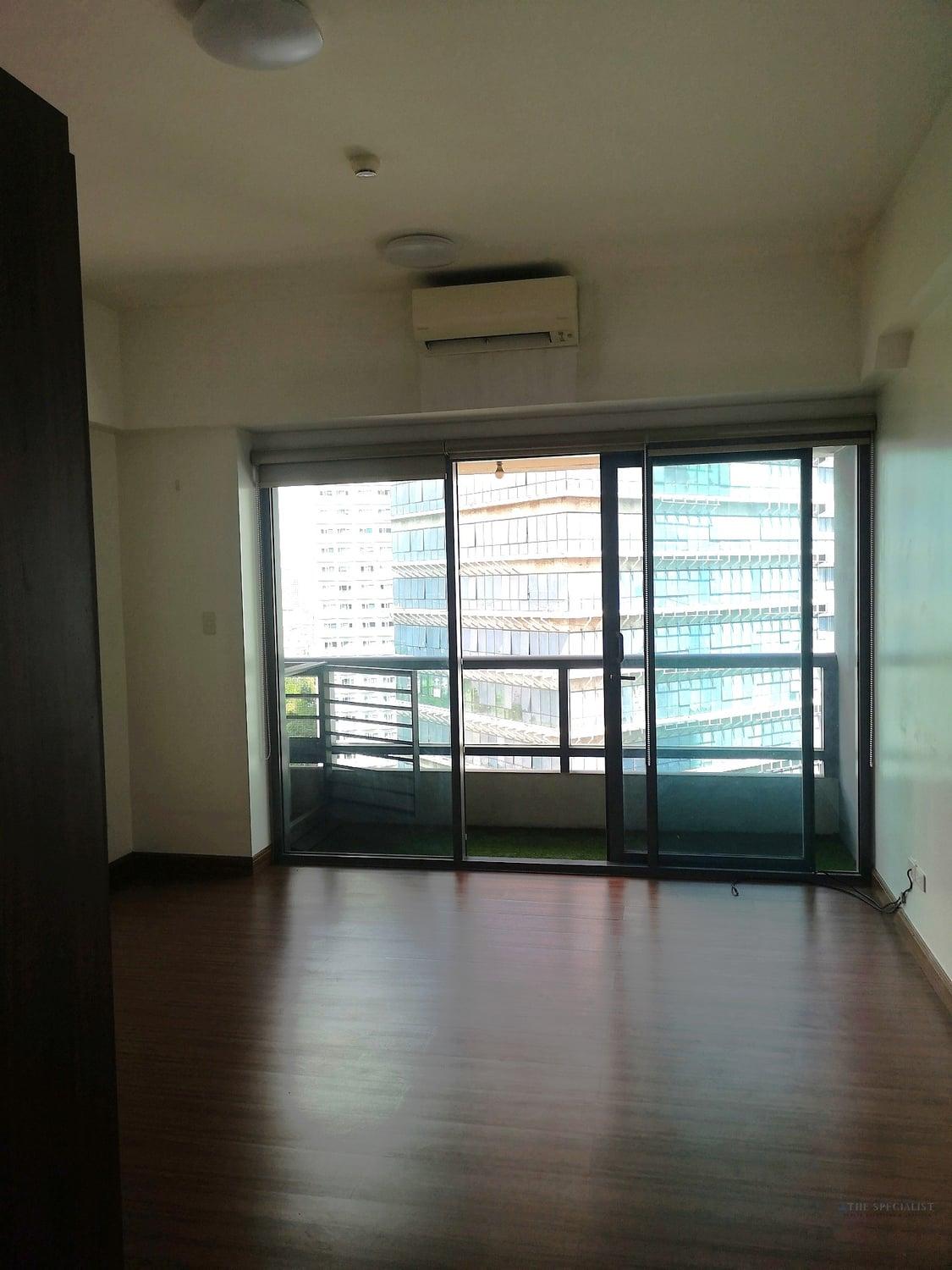 For Sale: Semi-Furnished 1-Bedroom Unit Shang Salcedo - Image 2