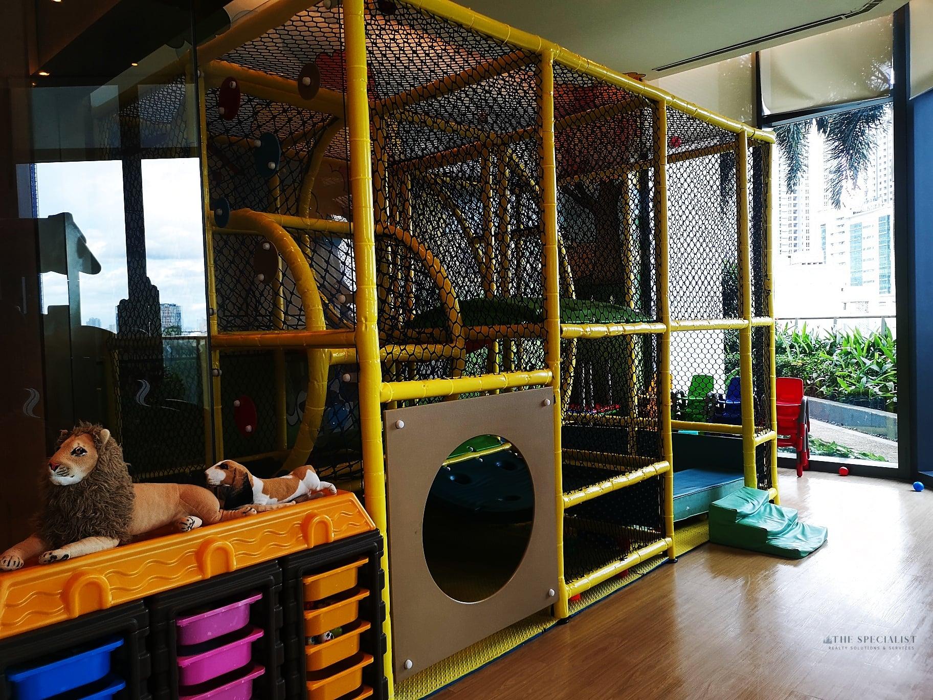 For Sale: Semi-Furnished 1-Bedroom Unit Shang Salcedo - Image 11